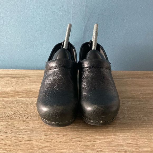 Dansko XP Black Floral Tooled Leather Comfort Clogs Nurse Sz.37 / 6.5 US VGUC - Picture 3 of 8